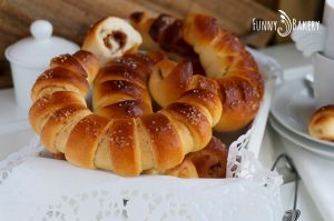 Канелени кифлички с орехи 001